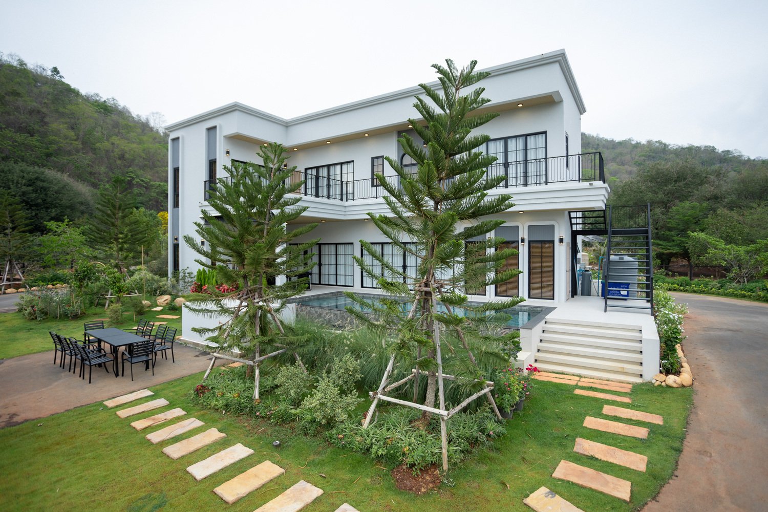 ตัวบ้านและพื้นที่สวน